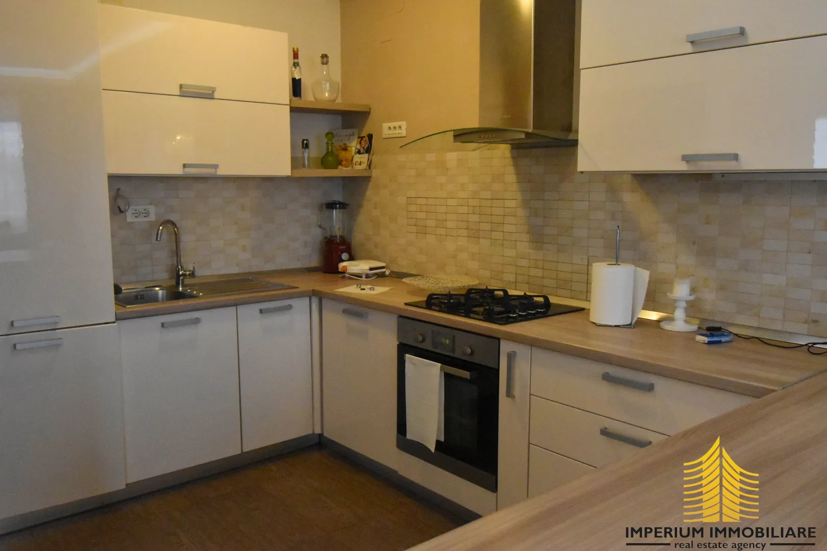 predivan stan na remetama(110m2, trosoban) - slika 13
