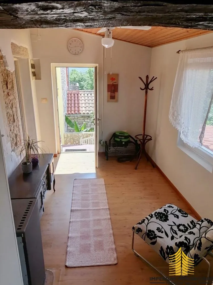 kuća 66m2, štala 48 m2, dvorište 144 m2, buje - triban - slika 2