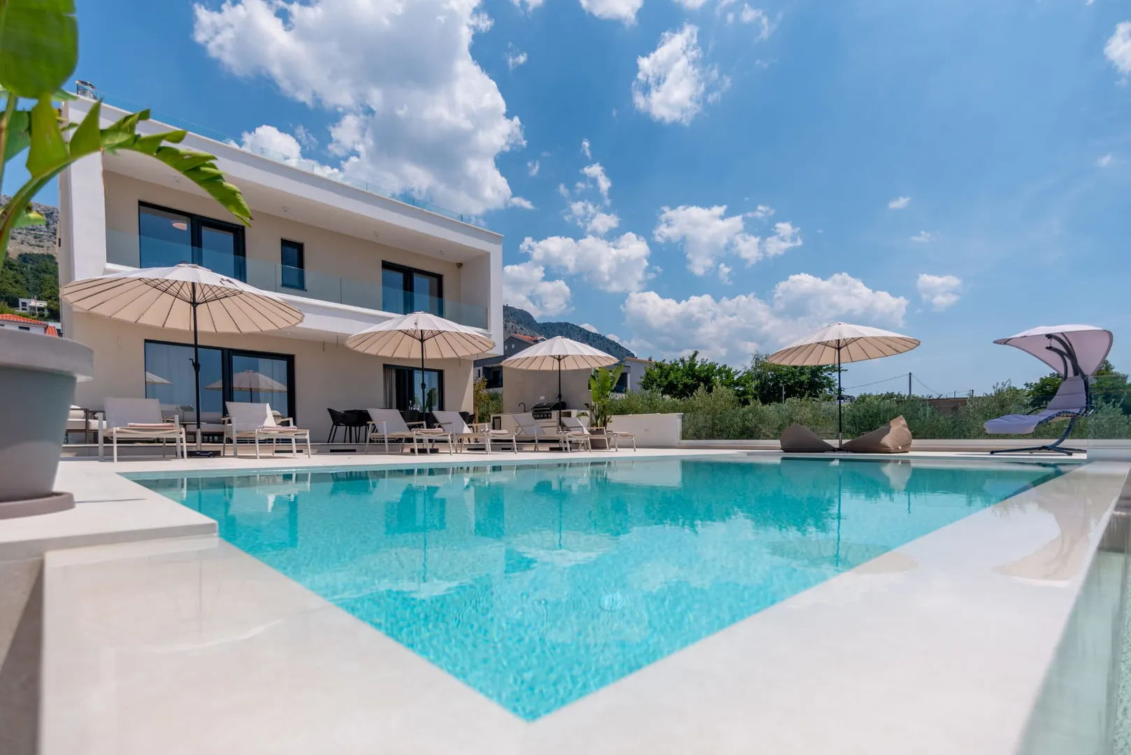 villa s bazenom, 300m2, podstrana - slika 14
