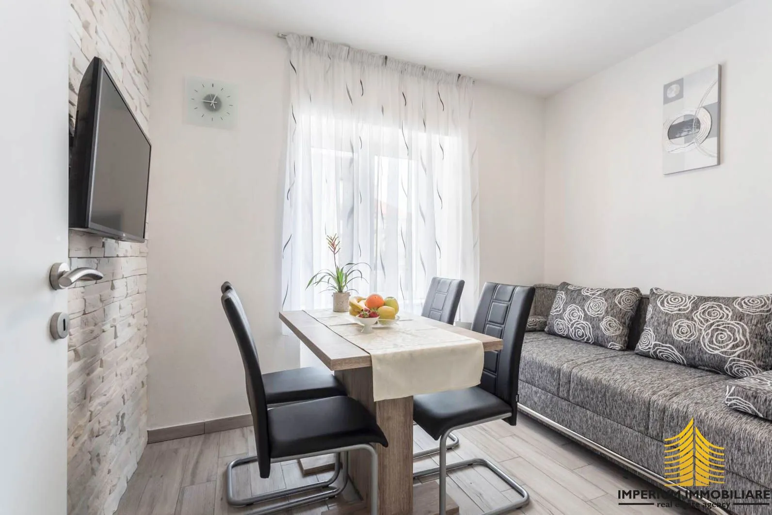 apartmanska kuća u centru milne - slika 13