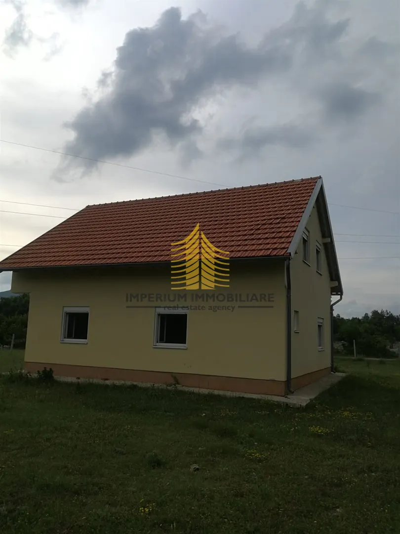 kuća, prodaja, gračac, 140m2, samostojeća - slika 2