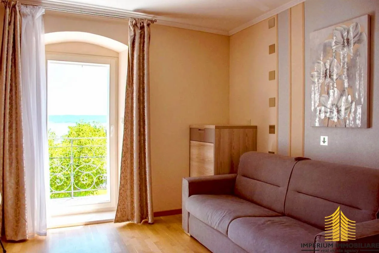 predivan novouređen hotel - kaštela - slika 20