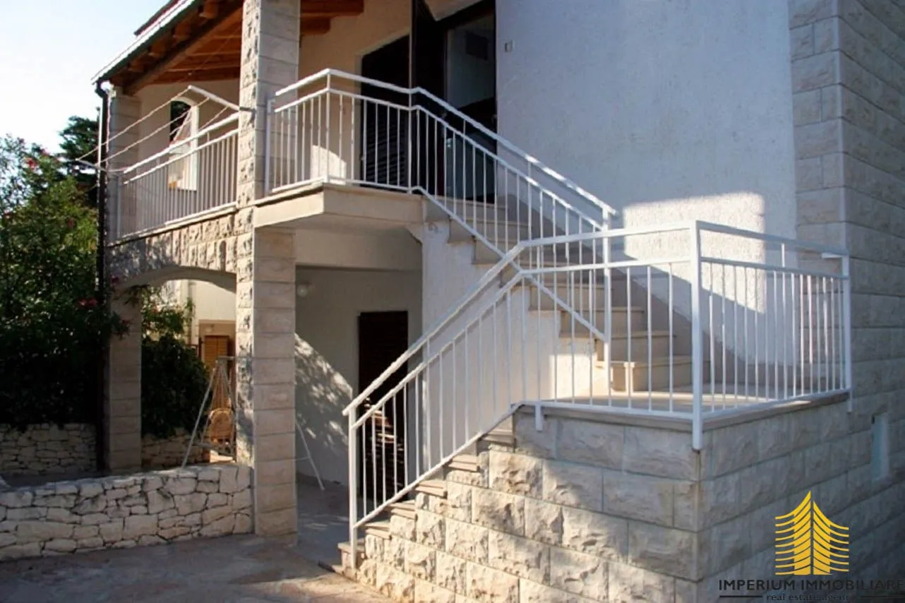 prilika - kuca na braču u neposrednoj blizini plaže - slika 3