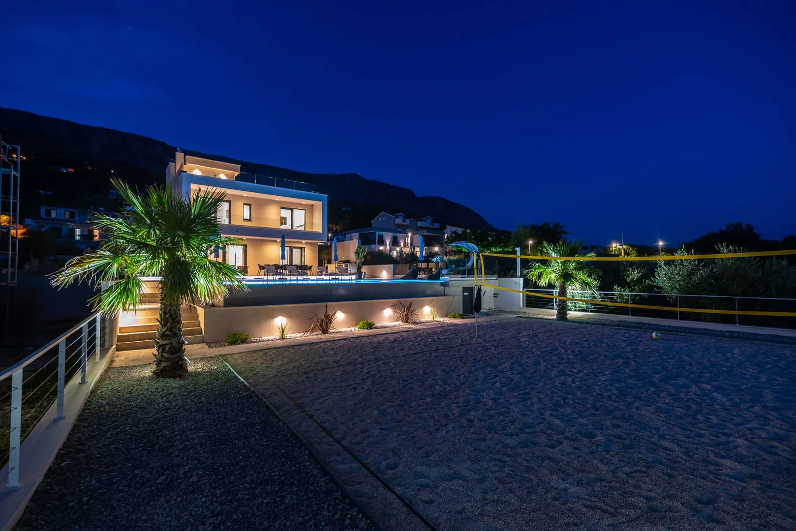 villa s bazenom, 300m2, podstrana - slika 19
