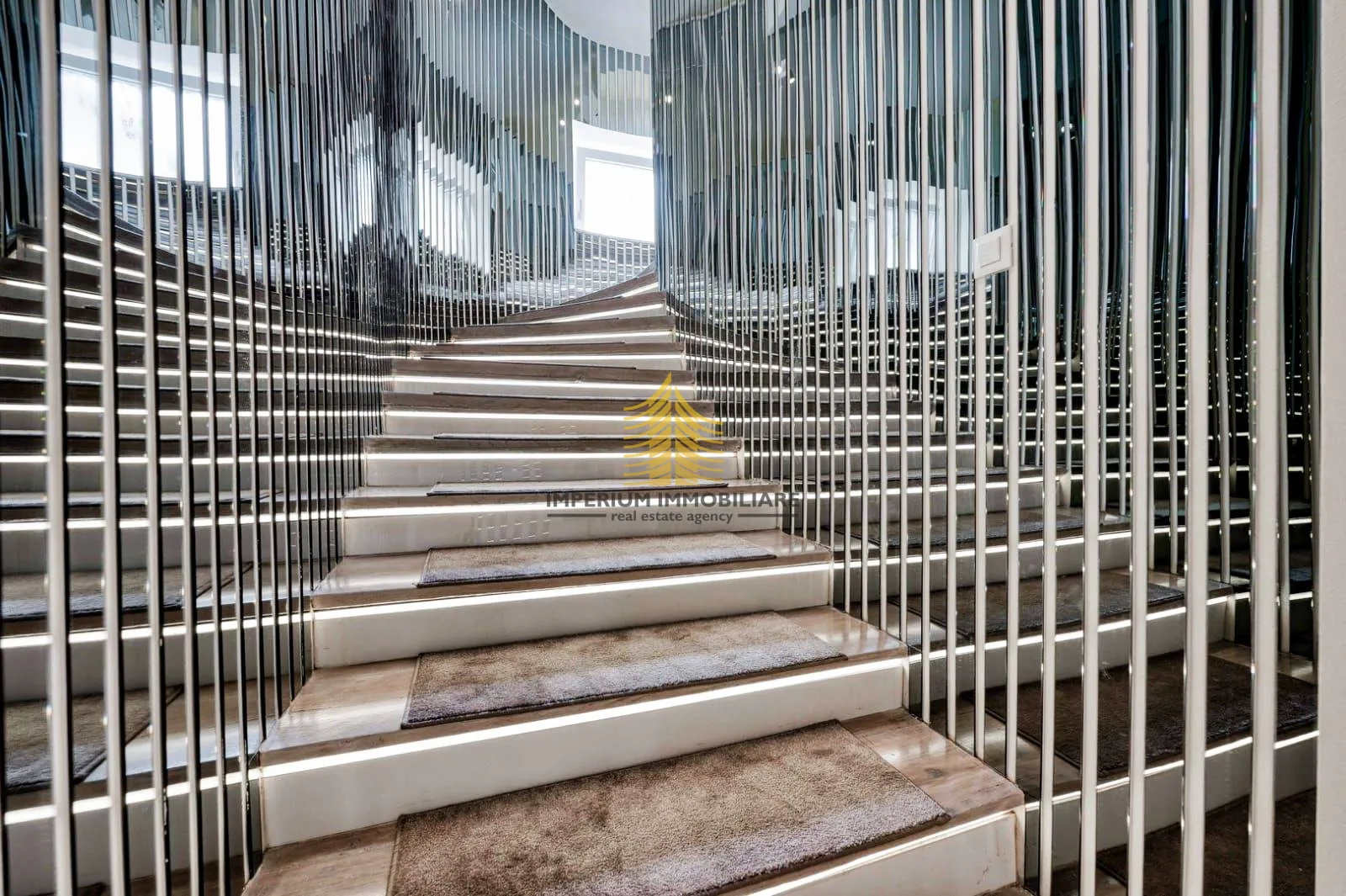 prodaje se luksuzan stan u samom centru zagreba, 238m2 - slika 4