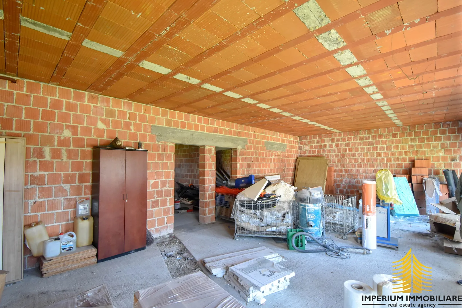 Poslovni prostor - Novi Jelkovec , 150 m2 , Iznajmljivanje - Sesvete, Zagreb