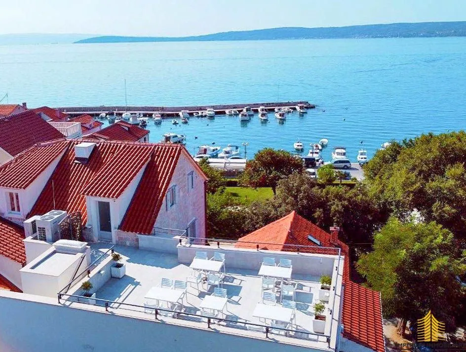 predivan novouređen hotel - kaštela - slika 32