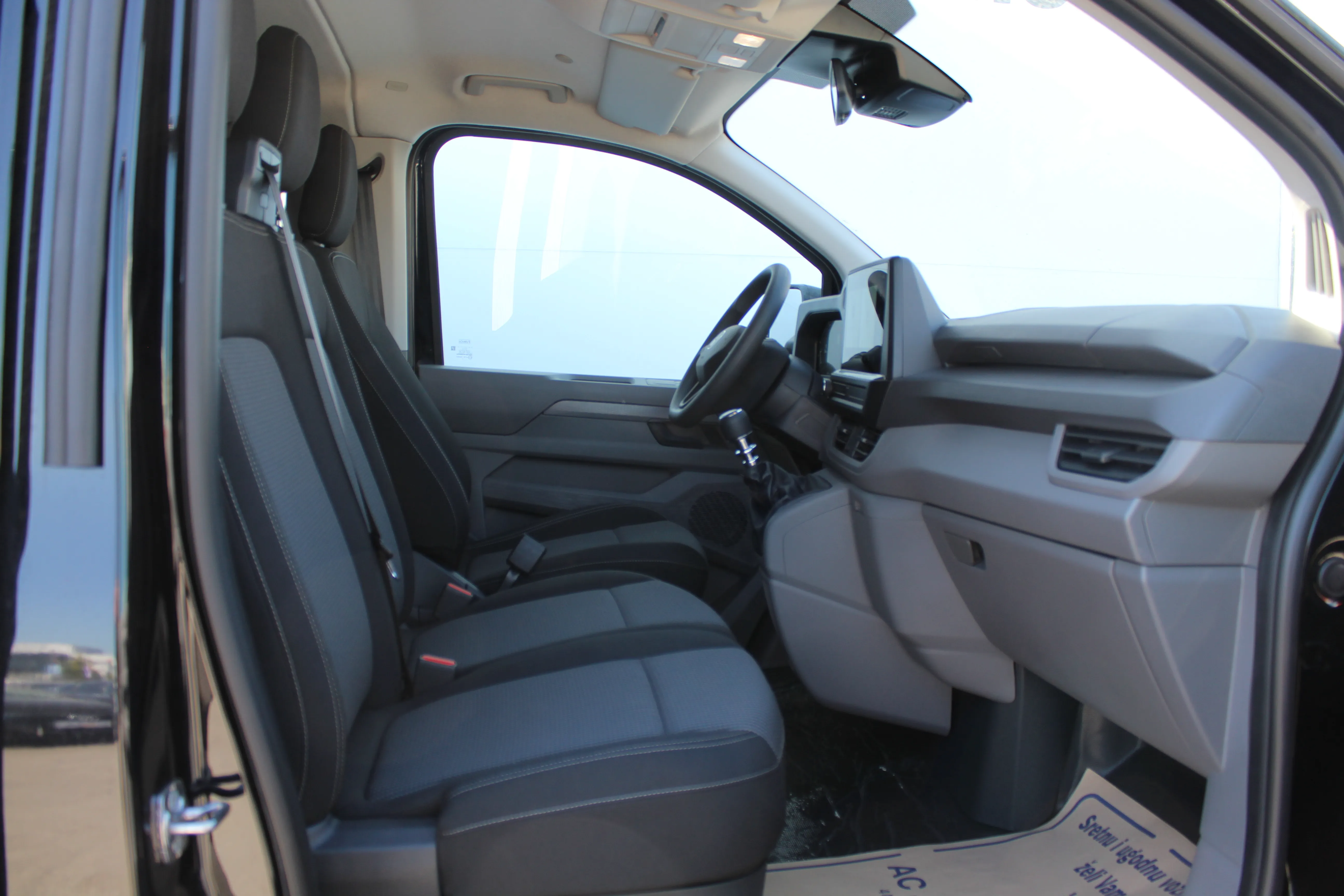 13206 vw caravelle l2 2.0 tdi - slika 10