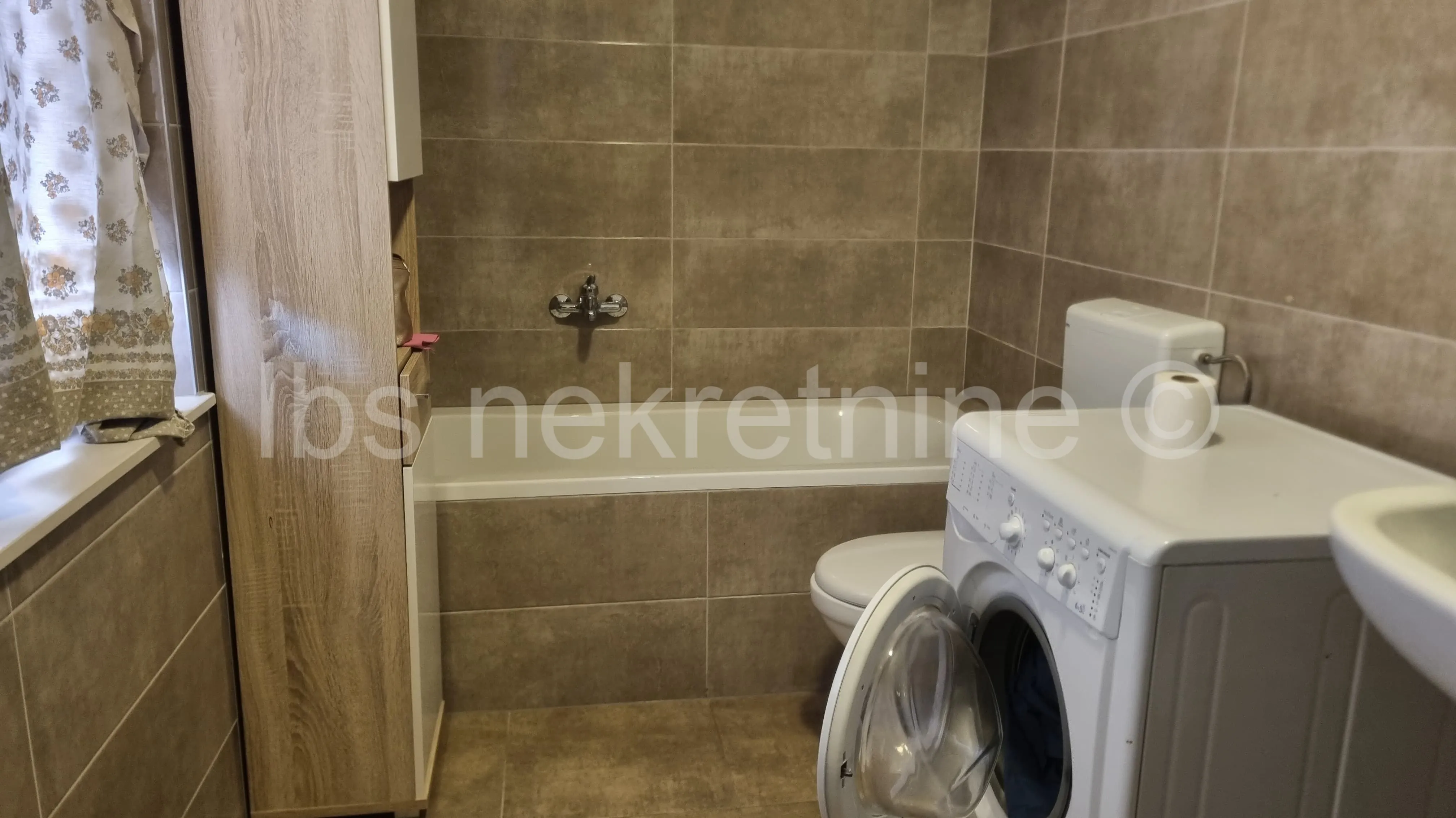 dubrava kod tisna-vila s bazenom-2700 m2 okućnice-3500 m od mora!! - slika 8