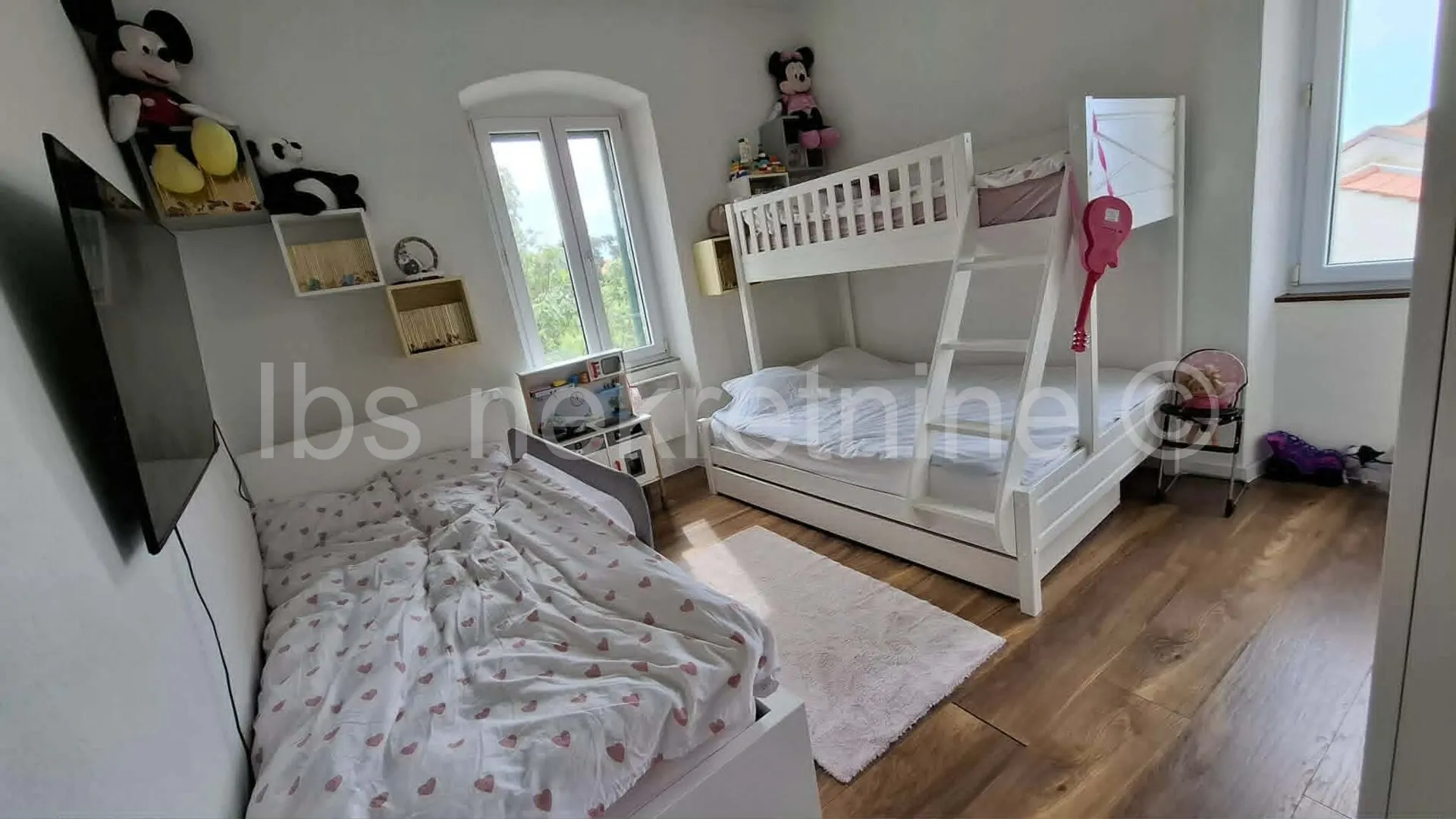 ***u srcu kaštel lušića trosoban stan-drugi red od mora!!!*** - slika 3