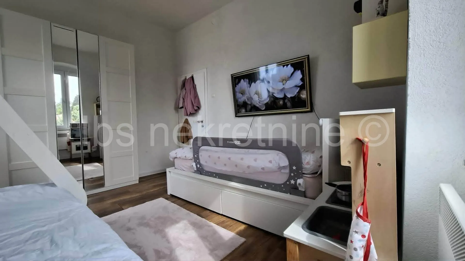 ***u srcu kaštel lušića trosoban stan-drugi red od mora!!!*** - slika 9