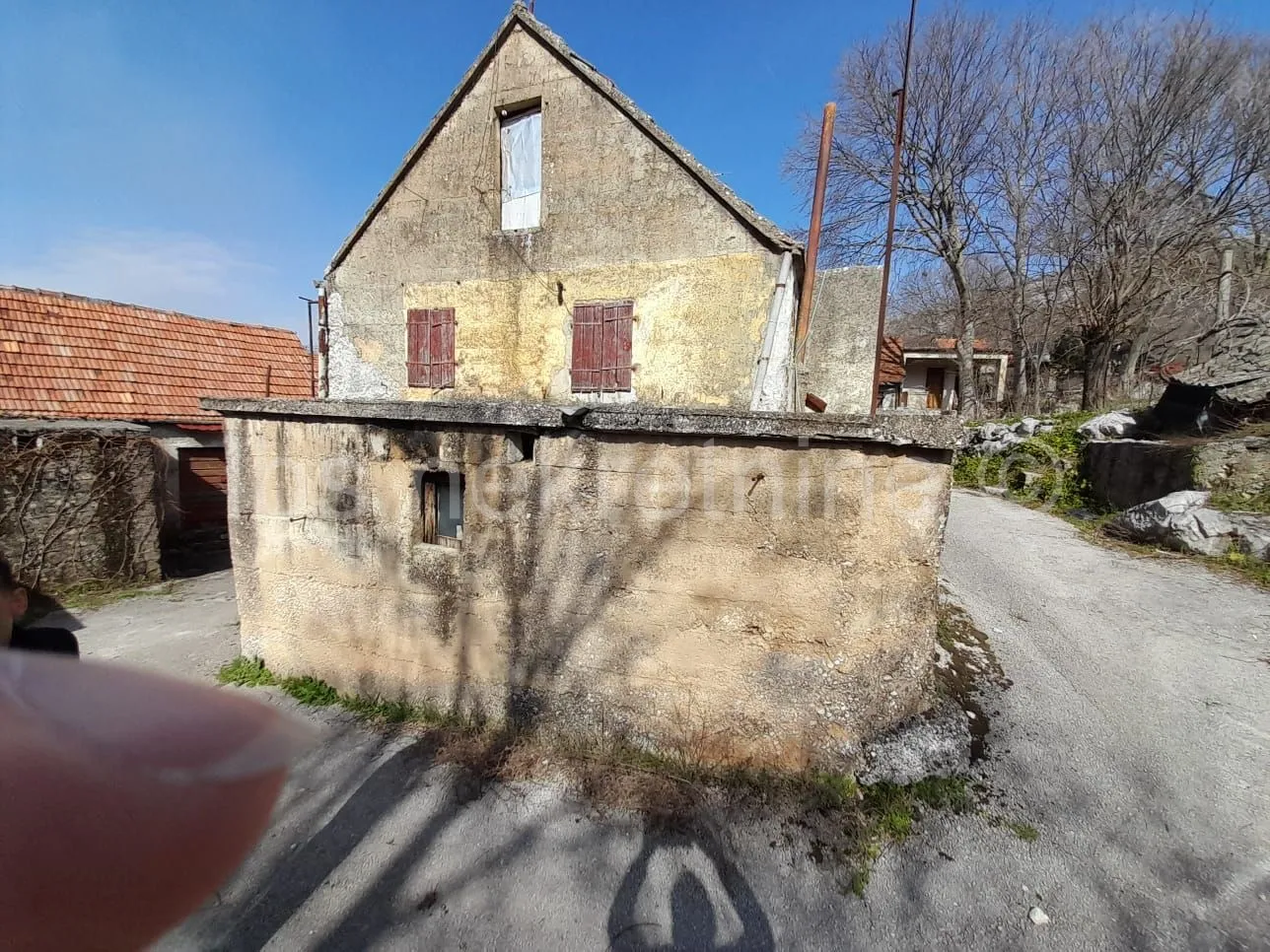 dugopolje kuća u nizu 140 m2 za adaptaciju - slika 9