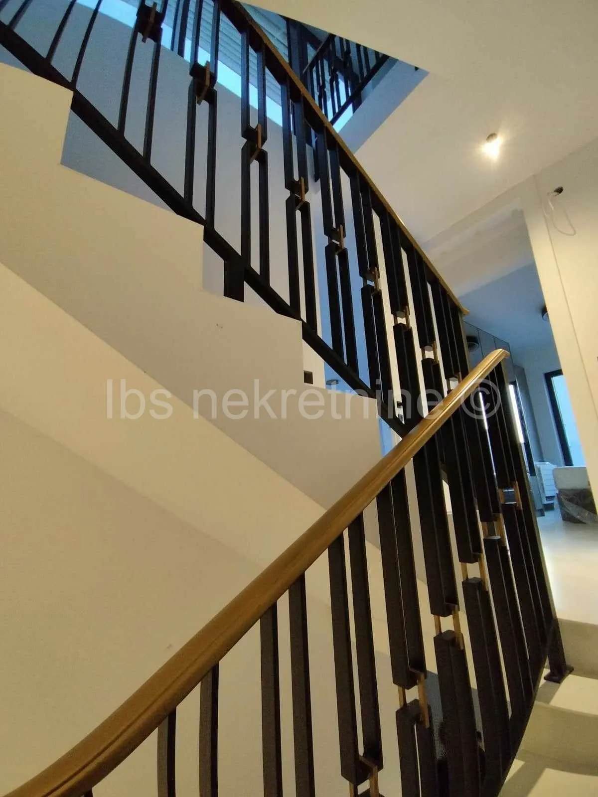 ***luksuzna vila s liftom i bazenom- 30tak m od mora!!!*** - slika 22