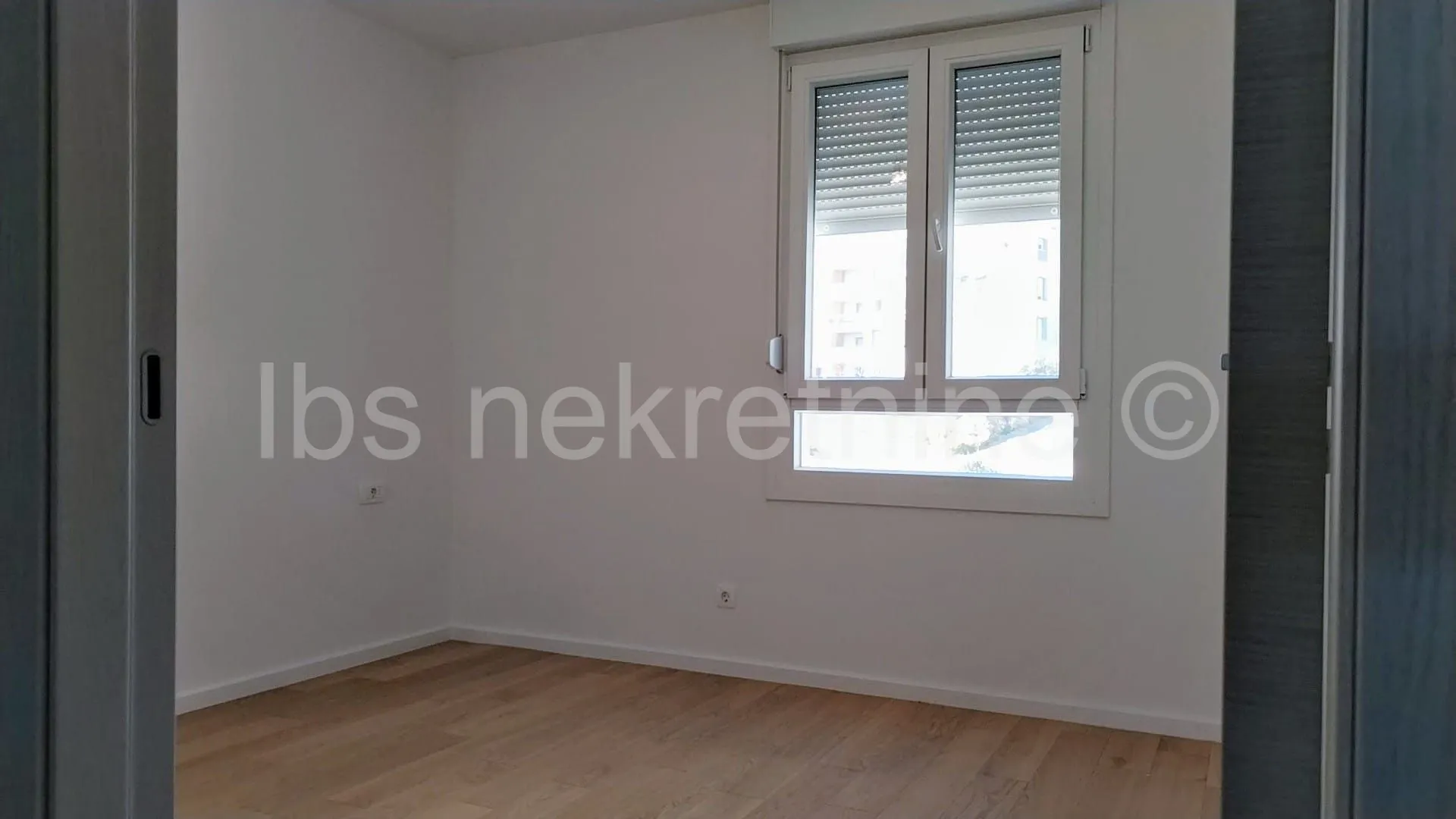 žnjan trosoban stan + 2 parkirna mjesta - slika 6