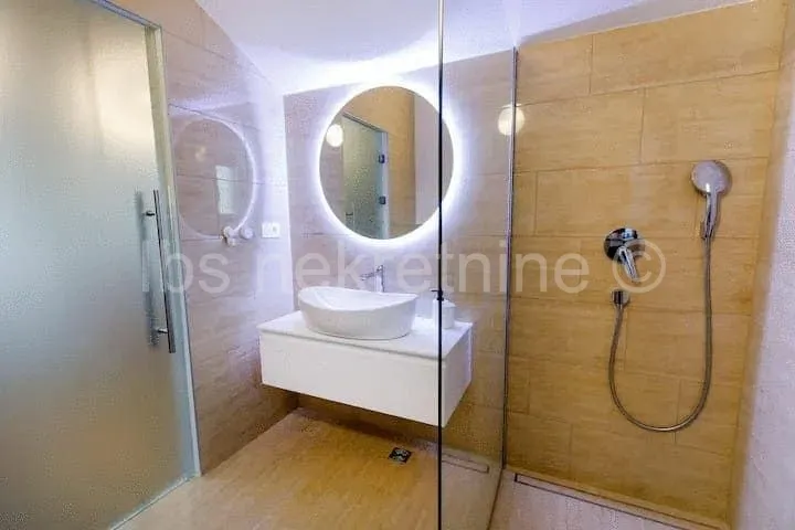 ***prekrasna vila-50 m od mora!!! - slika 20