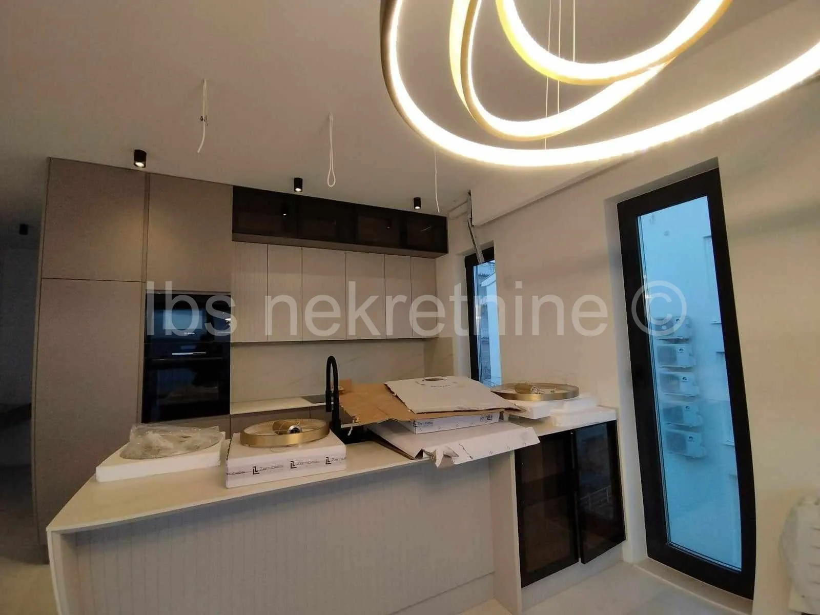***luksuzna vila s liftom i bazenom- 30tak m od mora!!!*** - slika 20