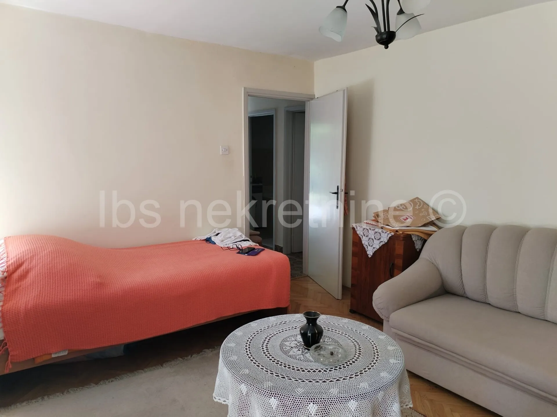 samo 5 min od sinja 2000 m² mira i kuća puna potencijala - slika 10