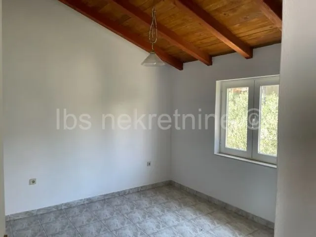 okrug donji- samostojeća kuća, poslovni prostor i garaže!! - slika 5