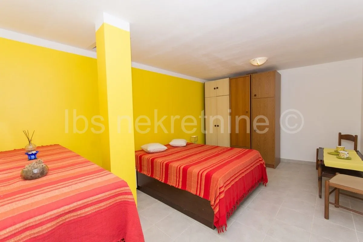 lijepa apartmanska kuća s bazenom!! - slika 14