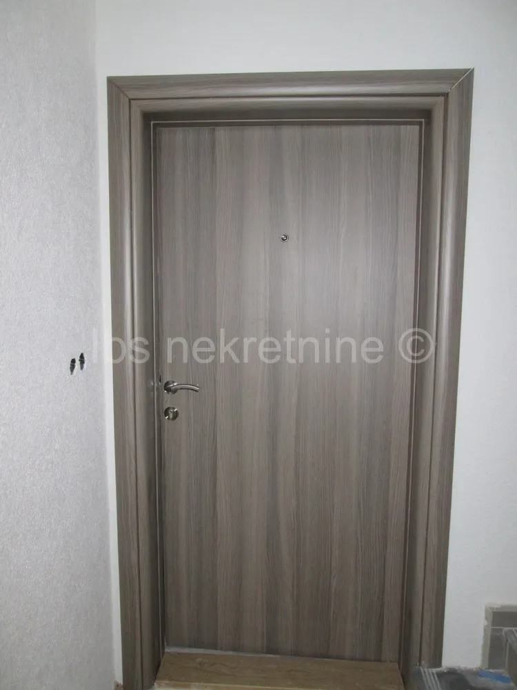 eskluzivna vila sa bazenom - slika 10