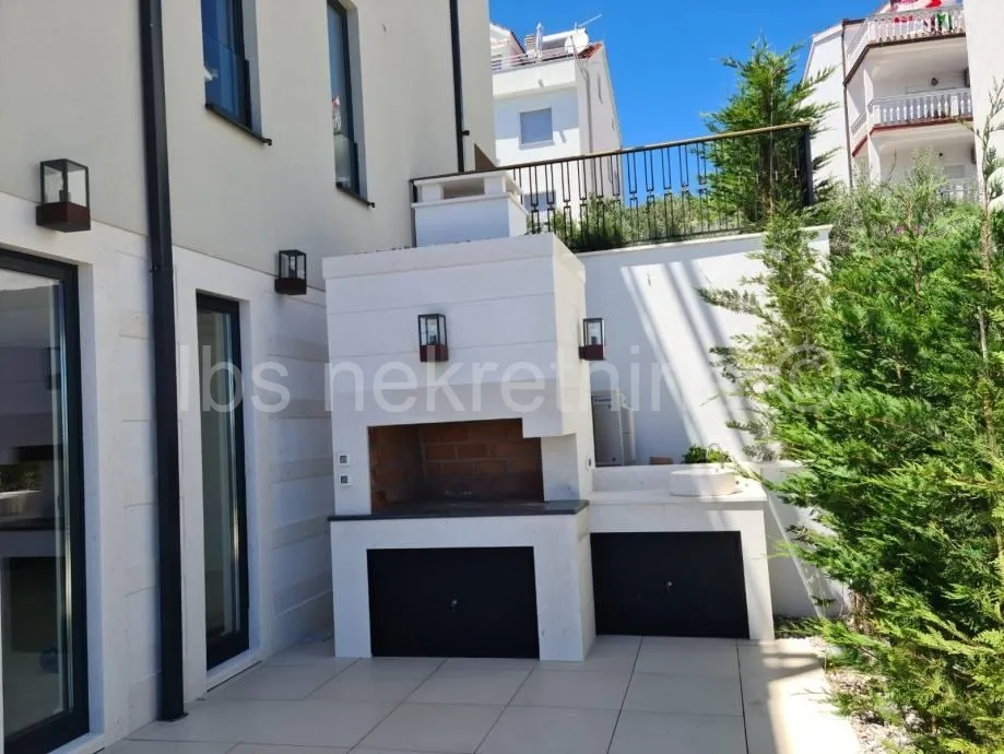 ***luksuzna vila s liftom i bazenom- 30tak m od mora!!!*** - slika 4