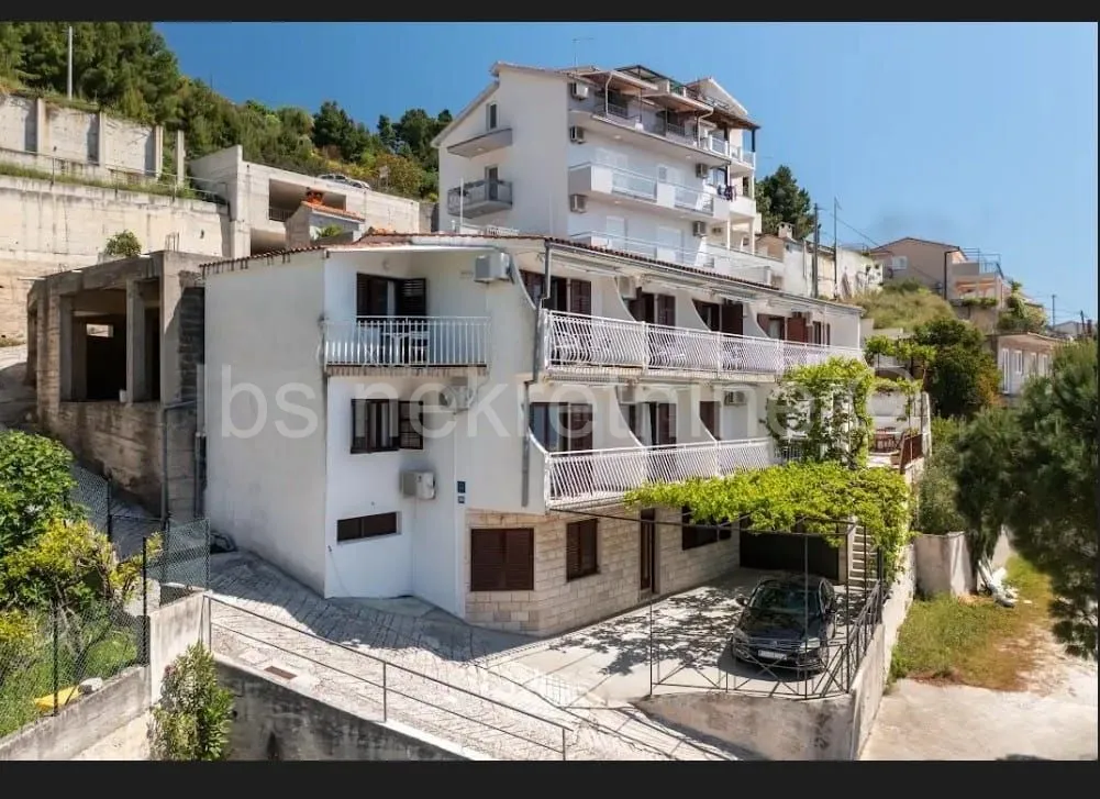 stanići - apartmanska kuća 50m od mora!! - slika 2
