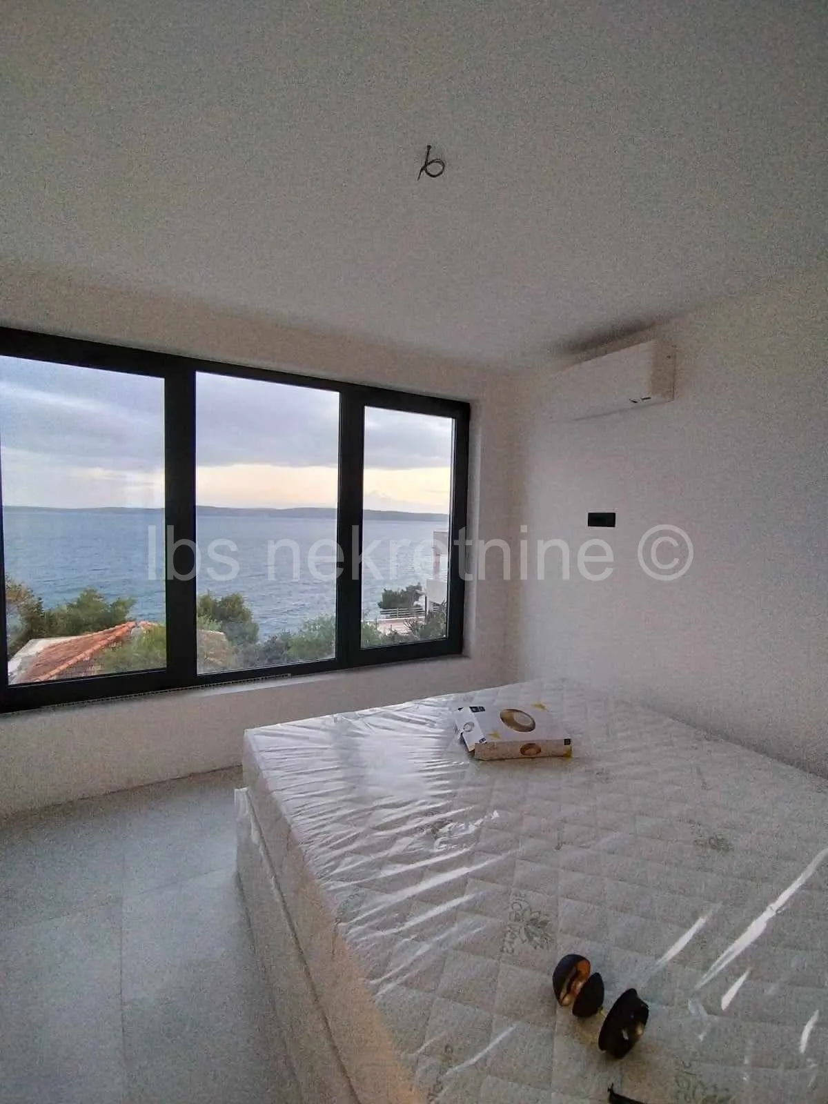 ***luksuzna vila s liftom i bazenom- 30tak m od mora!!!*** - slika 18