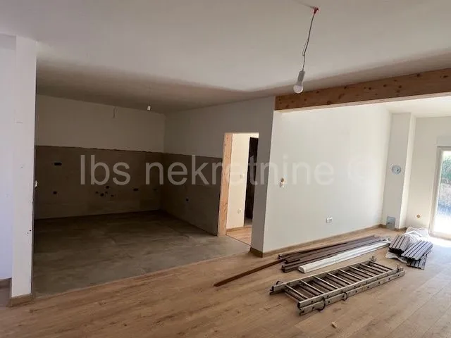 sinj - montažna prizemnica 100 m² s okućnicom 580 m² - slika 7