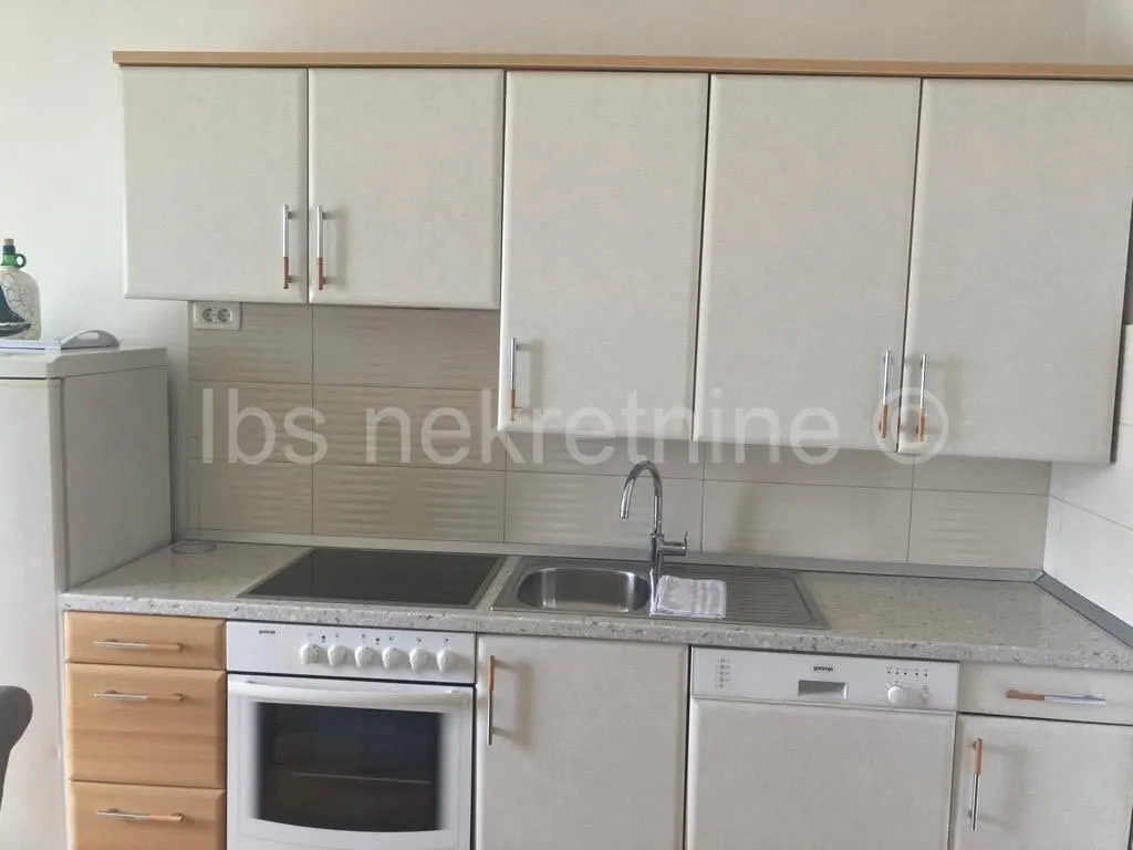 stan prodaja makarska 75 m2 - slika 7