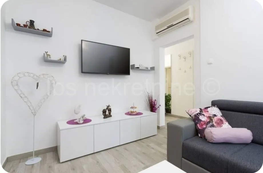 ***kuća prizemnica s bazenom-trogir!!!*** - slika 10