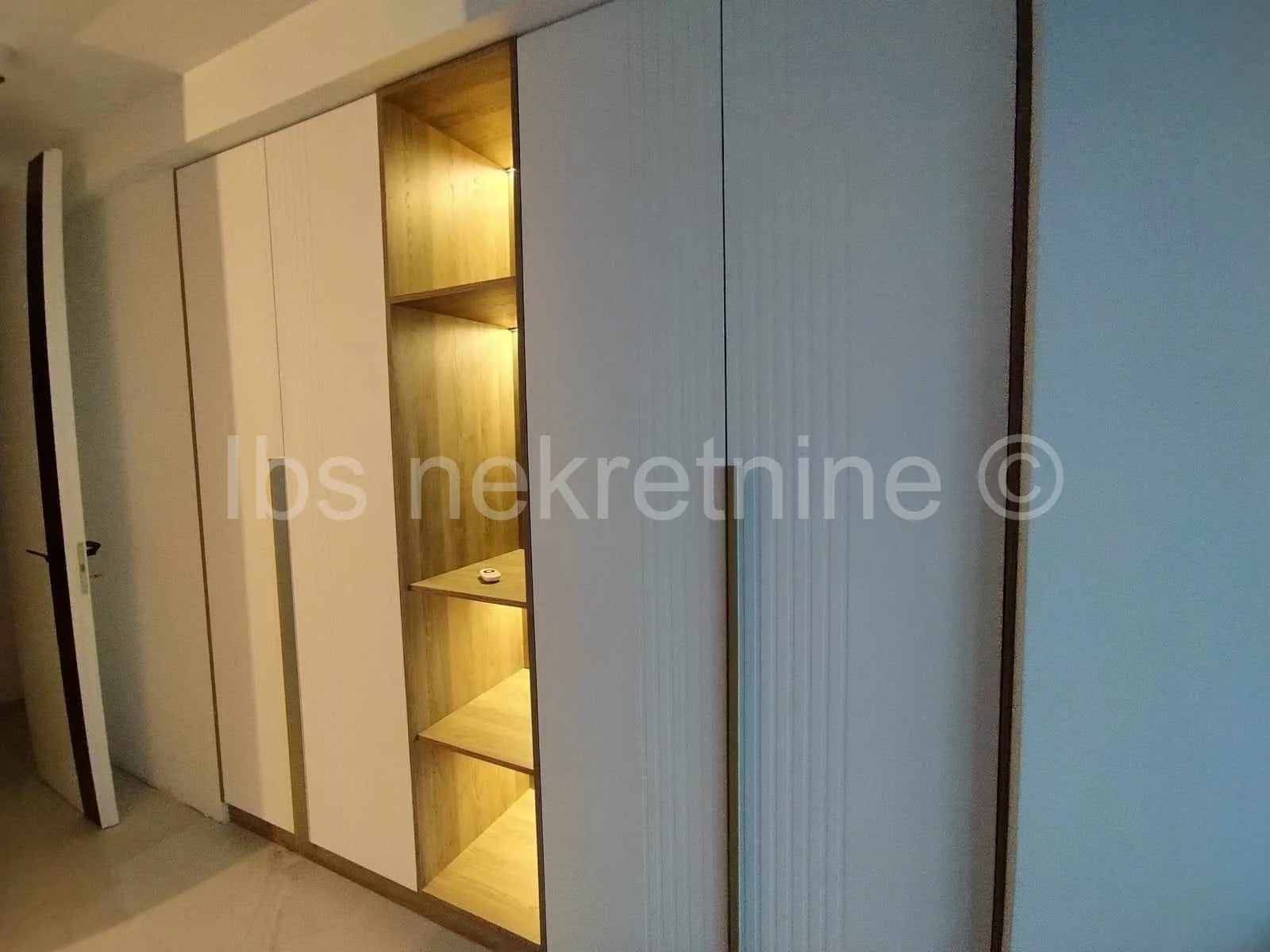 ***luksuzna vila s liftom i bazenom- 30tak m od mora!!!*** - slika 16