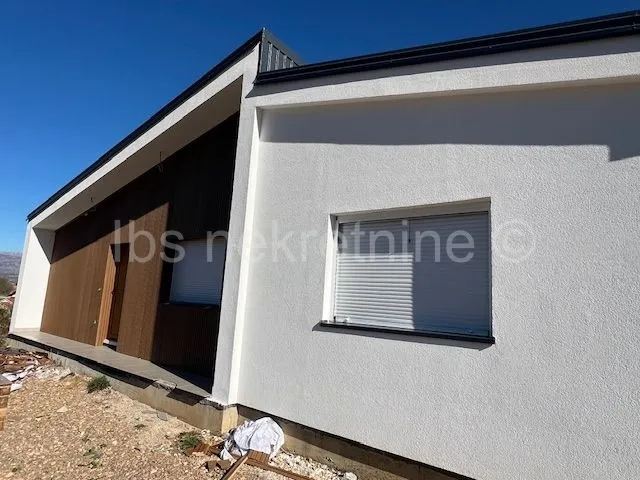 sinj - montažna prizemnica 100 m² s okućnicom 580 m² - slika 5