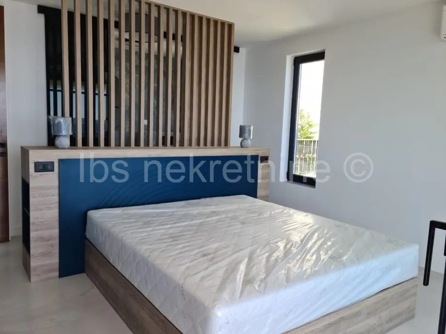 ***luksuzna vila s liftom i bazenom- 30tak m od mora!!!*** - slika 12