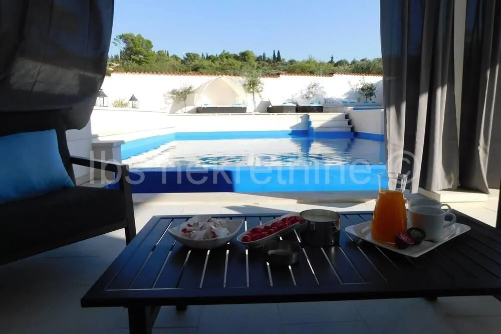 Villa u Sutivanu, Brač - Sutivan, Sutivan