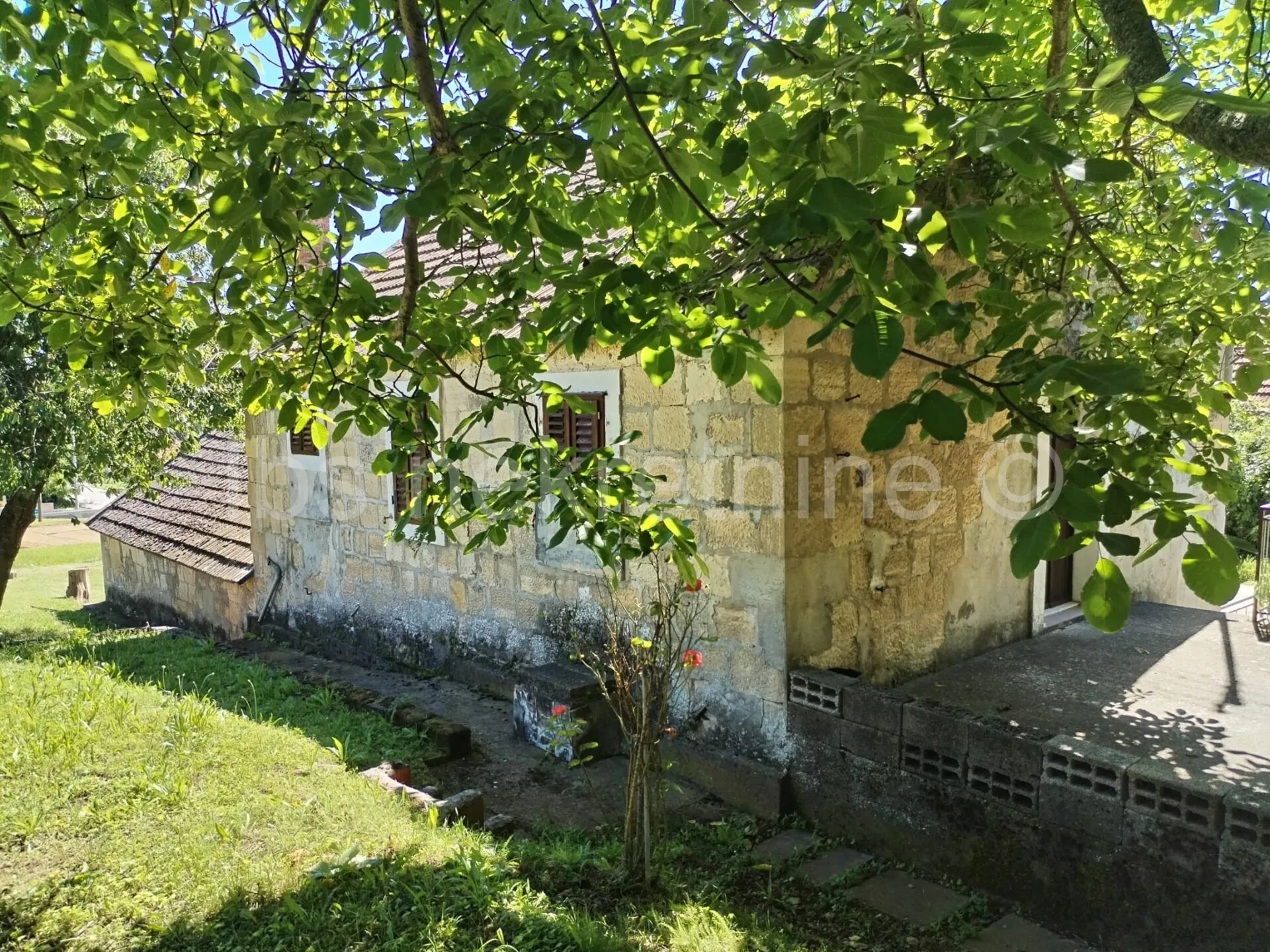 samo 5 min od sinja 2000 m² mira i kuća puna potencijala - slika 7