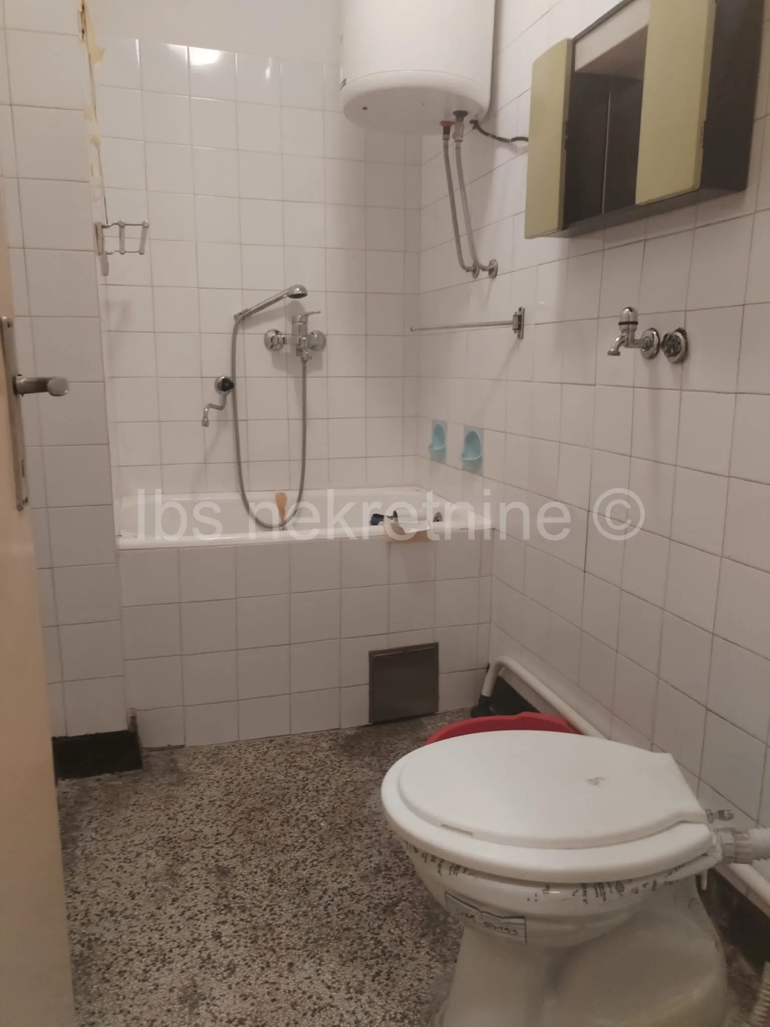 livno dvosoban stan strogi centar - slika 10