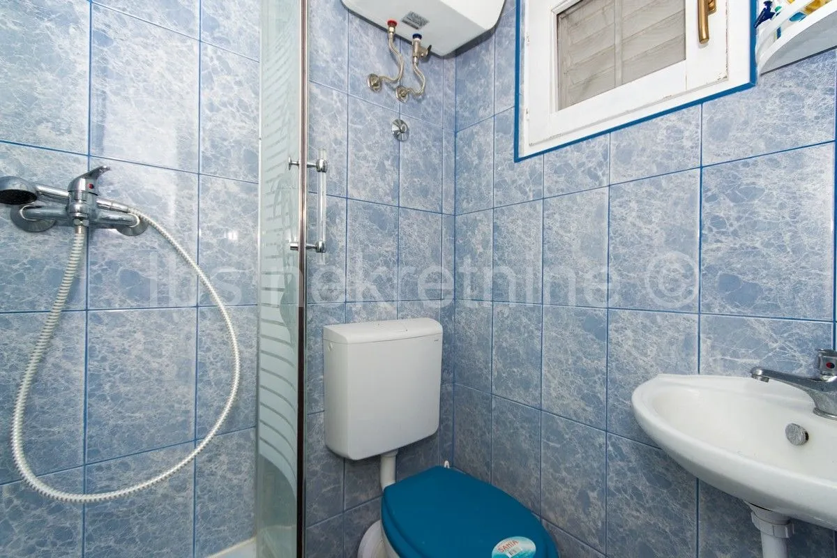 lijepa apartmanska kuća s bazenom!! - slika 21