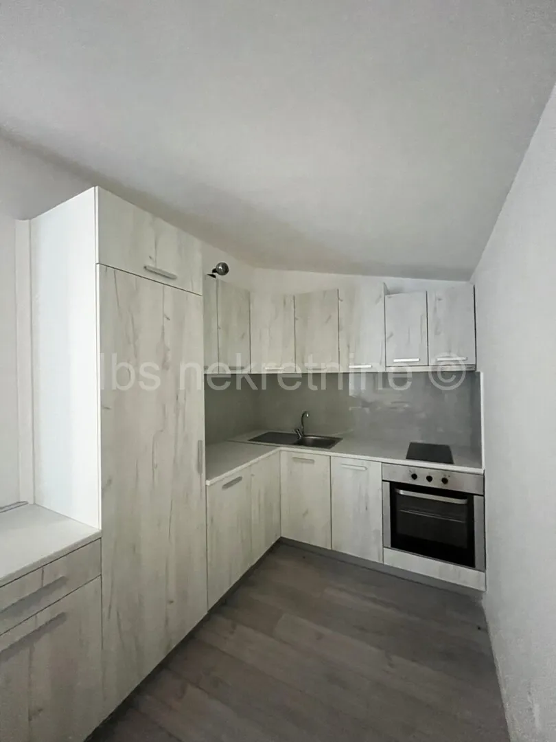 Milna, Brač - kompletno renovirana prizemnica, 65 m2, drugi red od mora - Milna, Milna