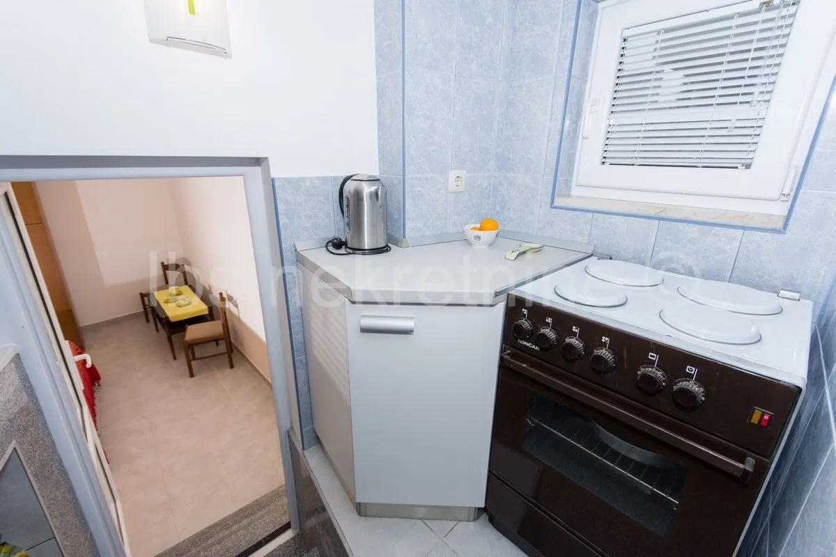 lijepa apartmanska kuća s bazenom!! - slika 20