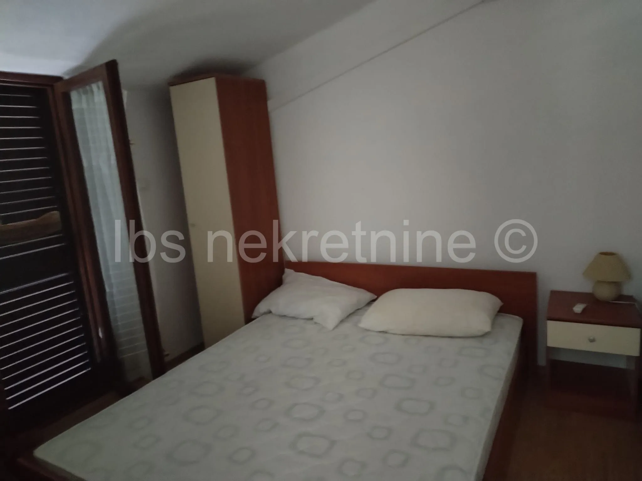 kuća sa apartmanima na velikoj parceli!! - slika 2