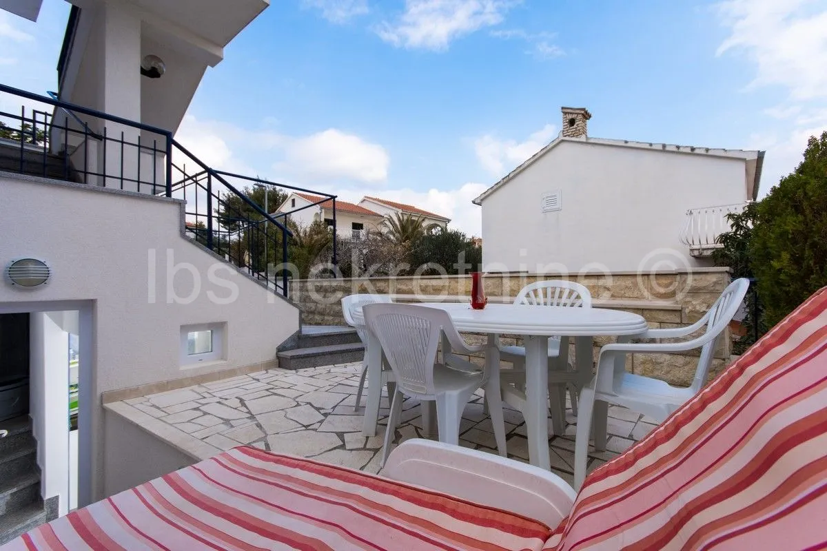 lijepa apartmanska kuća s bazenom!! - slika 17