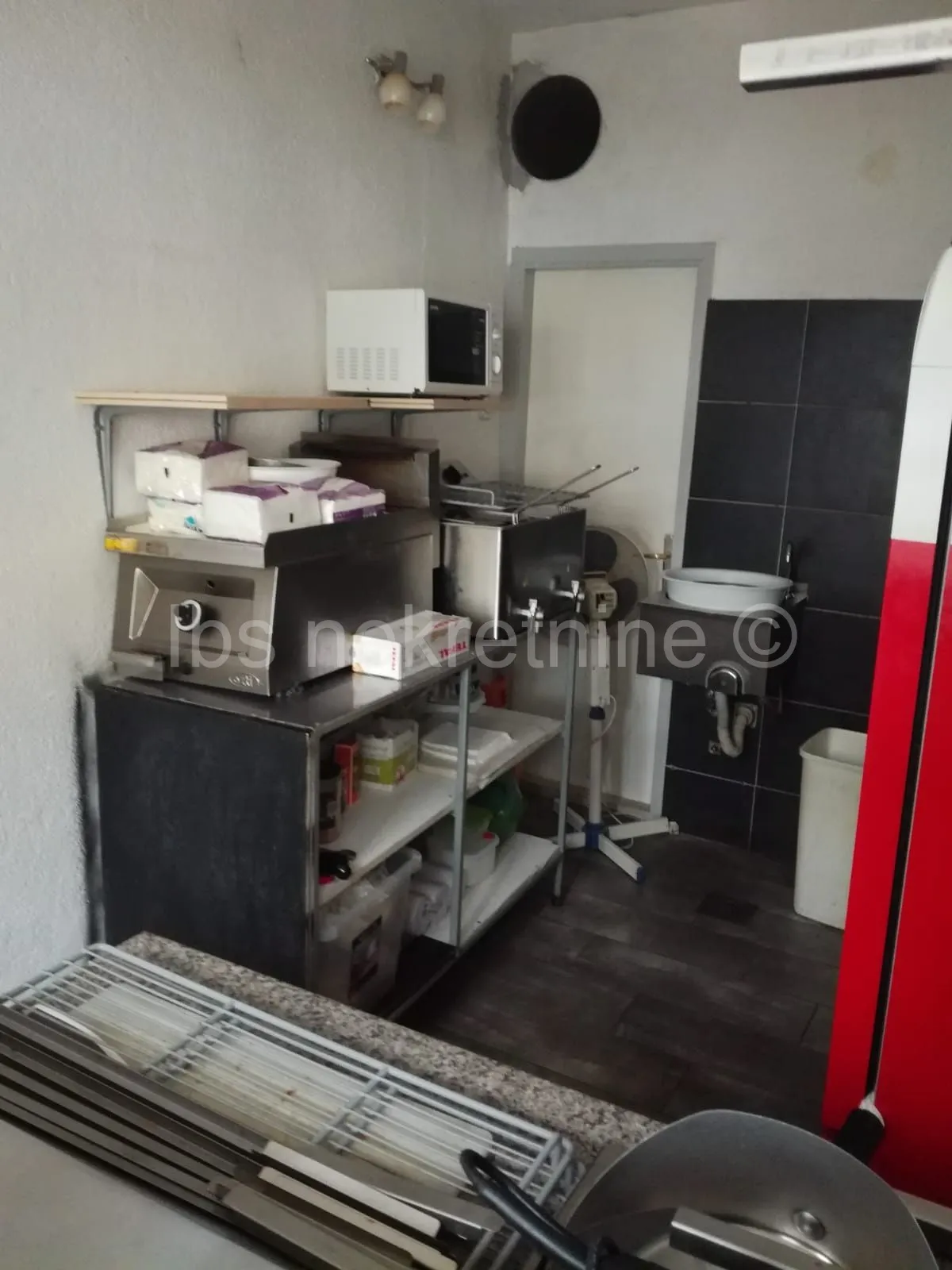 poslovni prostor najam/zakup sinj 75 m2 - slika 7