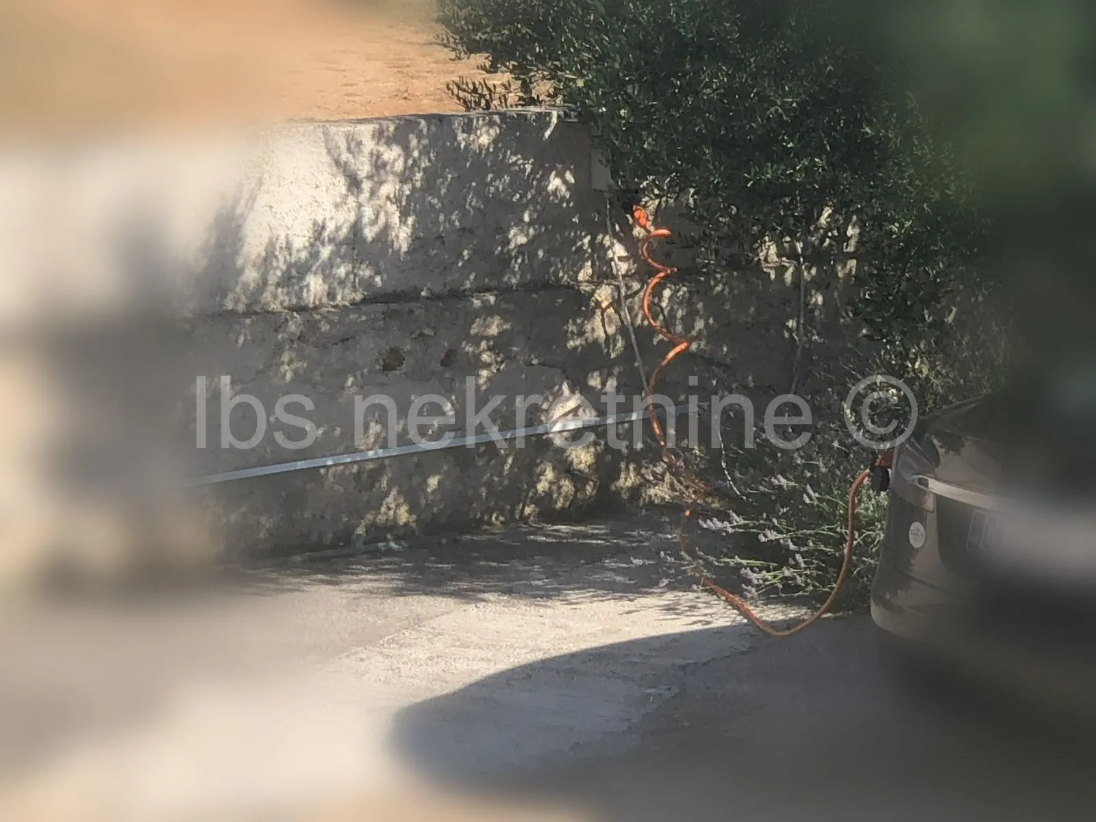 villa u prirodi s dva bazena - slika 15