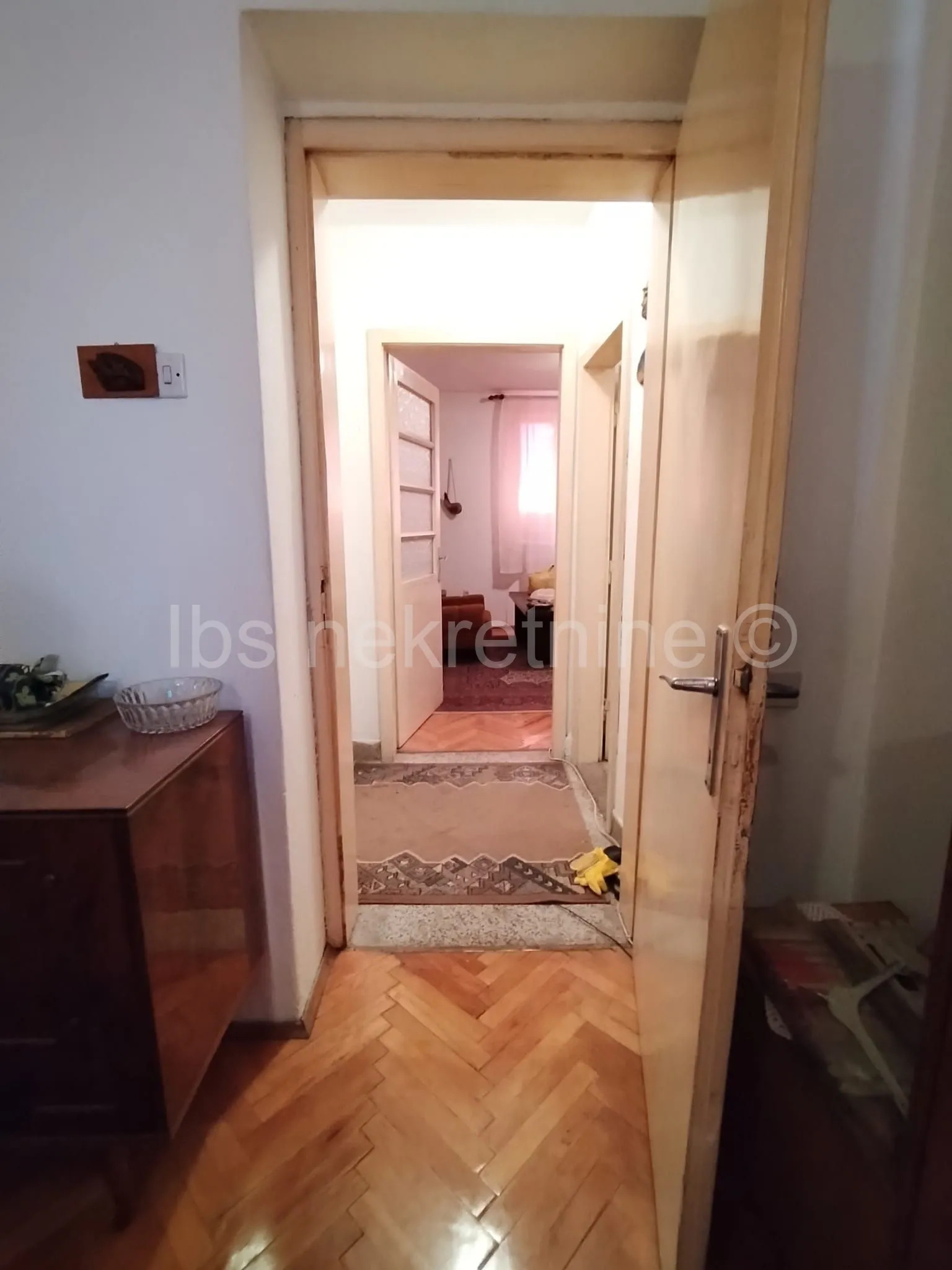 livno dvosoban stan strogi centar - slika 2