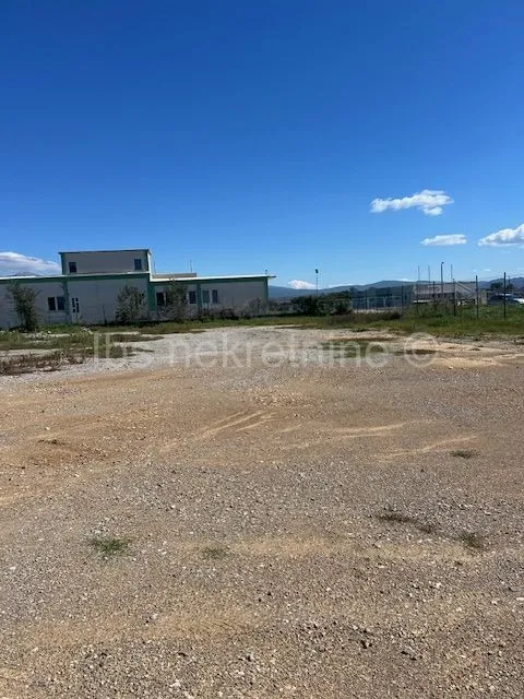Sinj, najam zemljišta (parking, skladište) 4773 m2 - Sinj, Sinj