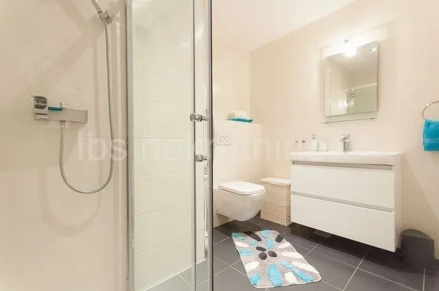 kuća sa apartmanima drugi red do mora!!! - slika 11