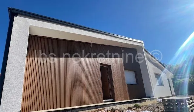 sinj - montažna prizemnica 100 m² s okućnicom 580 m² - slika 4