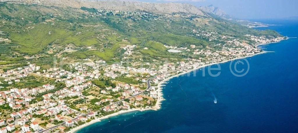 Atraktivno Građevinsko Zemljište-Podstrana - Podstrana, Podstrana