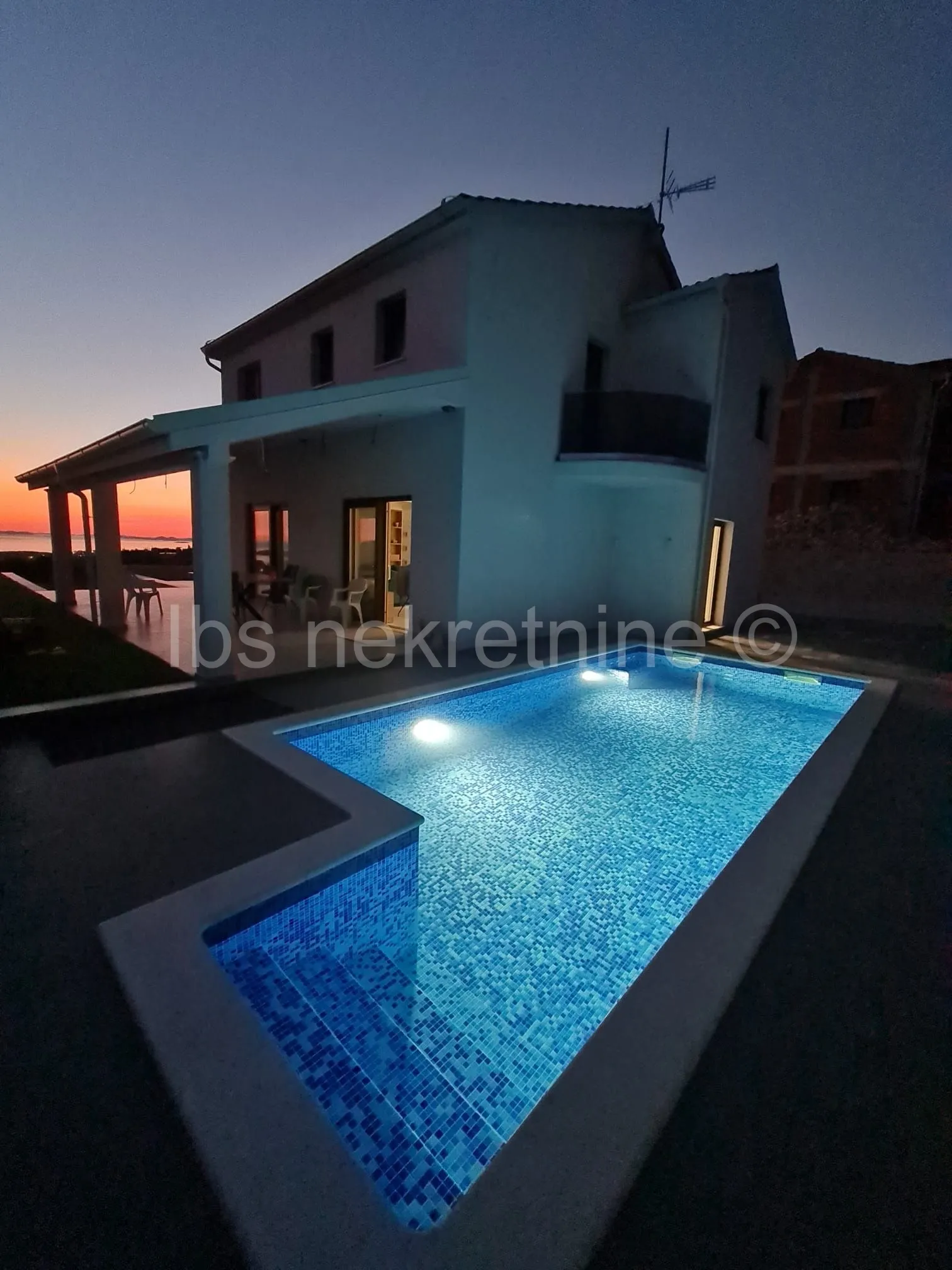 villa s bazenom i otvorenim pogledom na primošten i more! - slika 4