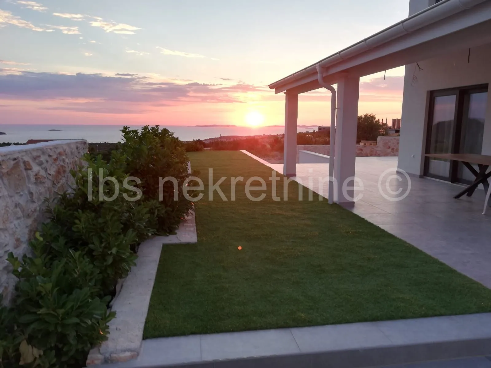 villa s bazenom i otvorenim pogledom na primošten i more! - slika 2
